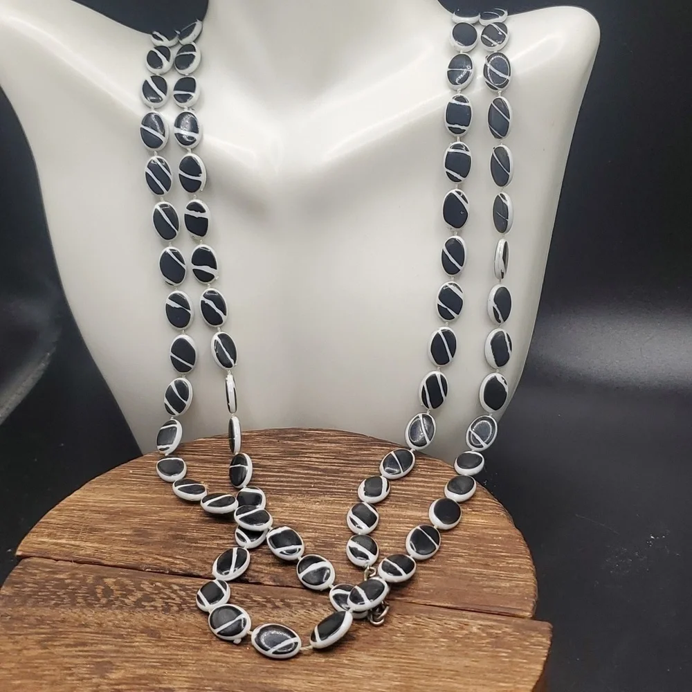 N3214 modern‎ art zebra strand necklace